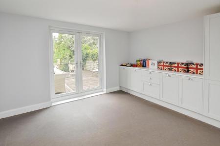 5 bedroom Detached house for sale in Barkham Road, Wokingham, RG41