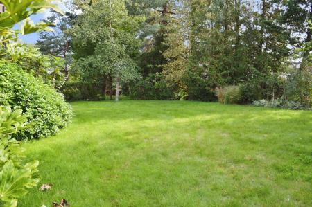 2 bedroom Flat for sale in Merydene Court, Binfield, RG42