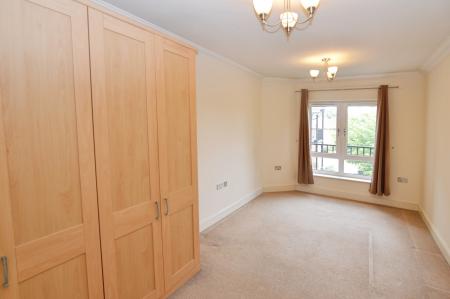 2 bedroom Flat for sale in Merydene Court, Binfield, RG42