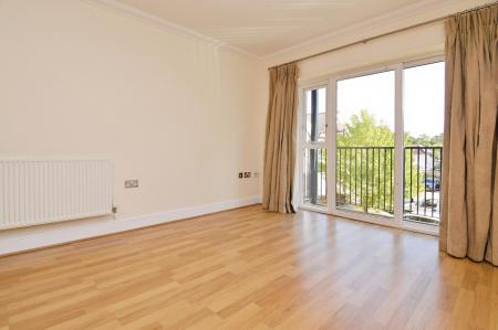 2 bedroom Flat for sale in Merydene Court, Binfield, RG42