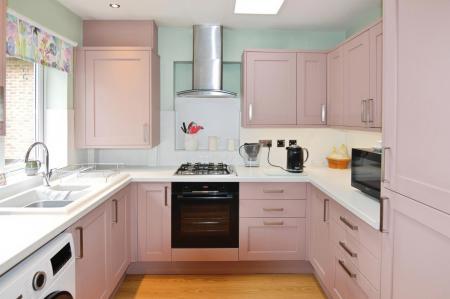 2 bedroom Bungalow for sale in Stanley Road, Wokingham, RG40