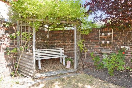 2 bedroom Bungalow for sale in Stanley Road, Wokingham, RG40
