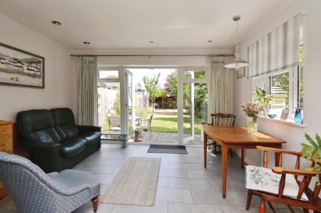 2 bedroom Bungalow for sale in Stanley Road, Wokingham, RG40