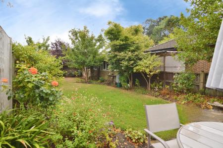2 bedroom Bungalow for sale in Stanley Road, Wokingham, RG40