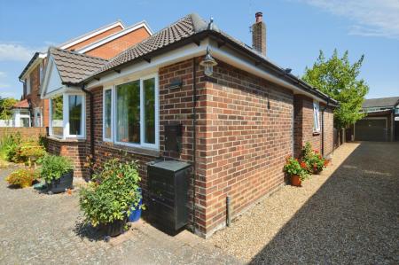 2 bedroom Bungalow for sale in Stanley Road, Wokingham, RG40