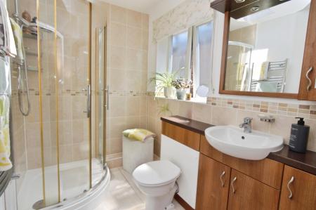 2 bedroom Bungalow for sale in Stanley Road, Wokingham, RG40