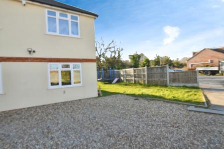 1 bedroom Flat to let in Ilbury Close, Shinfield, RG2