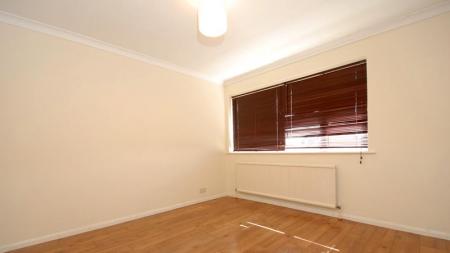 1 bedroom Flat to let in Alma Court, Wokingham, RG41