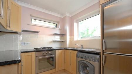 1 bedroom Flat to let in Alma Court, Wokingham, RG41
