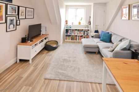 2 bedroom Flat for sale in Beechey Place, Wokingham, RG40