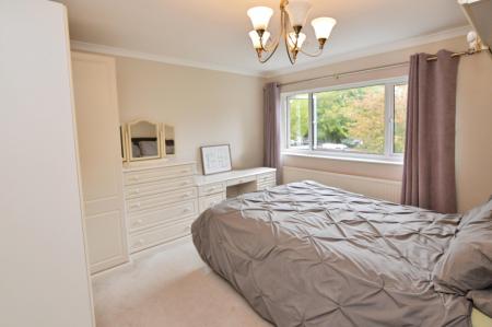 3 bedroom Link detached house for sale in Wellesley Drive, Crowthorne, RG45