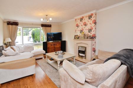 3 bedroom Link detached house for sale in Wellesley Drive, Crowthorne, RG45