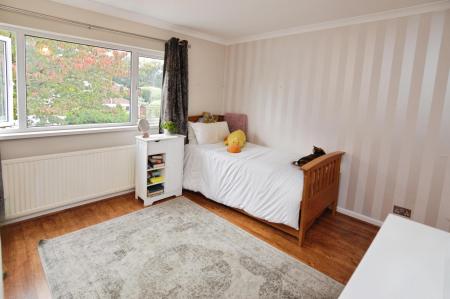 3 bedroom Link detached house for sale in Wellesley Drive, Crowthorne, RG45