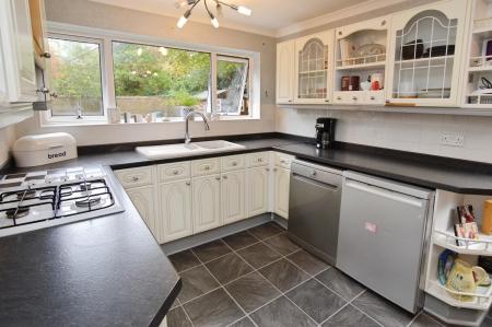 3 bedroom Link detached house for sale in Wellesley Drive, Crowthorne, RG45