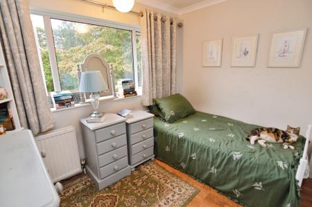 3 bedroom Link detached house for sale in Wellesley Drive, Crowthorne, RG45