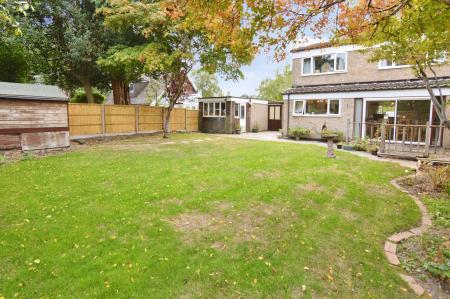 3 bedroom Link detached house for sale in Wellesley Drive, Crowthorne, RG45