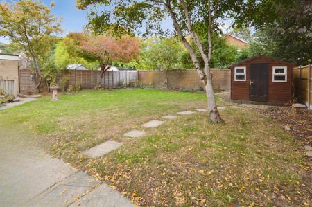 3 bedroom Link detached house for sale in Wellesley Drive, Crowthorne, RG45