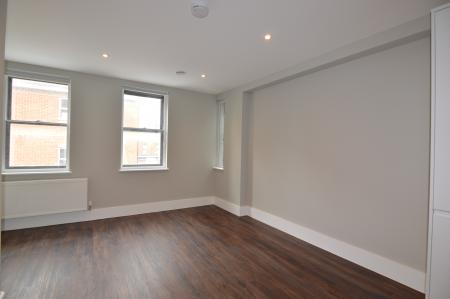 1 bedroom Flat to let in Central Walk, Wokingham, RG40