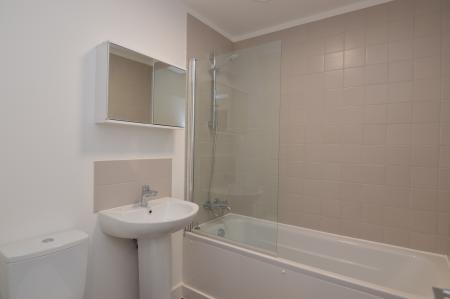 1 bedroom Flat to let in Central Walk, Wokingham, RG40