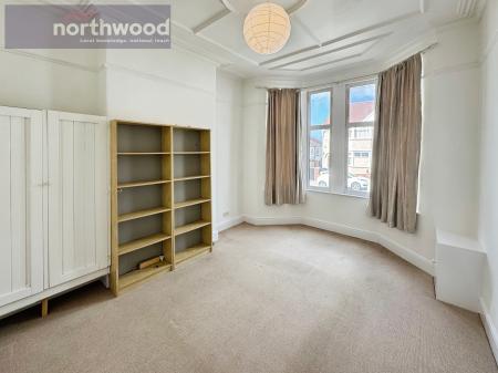 2 bedroom Flat for sale in Wallacre Road, Wallasey, Wirral, CH44