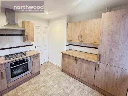 2 bedroom Flat to let in Castle Mount, Heswall, Wirral, CH60