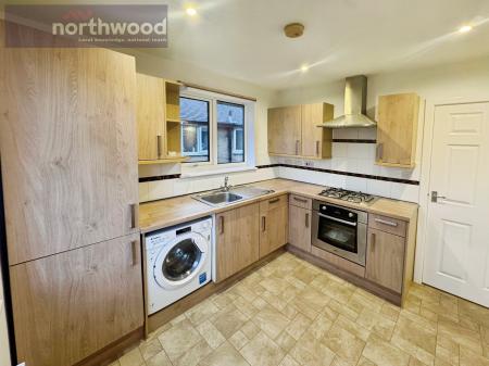 2 bedroom Flat to let in Castle Mount, Heswall, Wirral, CH60