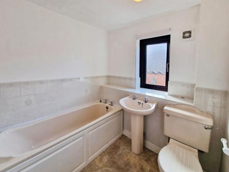 3 bedroom Terraced House to let in Church Farm Court, Willaston, CH64