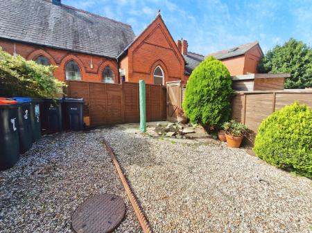 3 bedroom Terraced House to let in Church Farm Court, Willaston, CH64