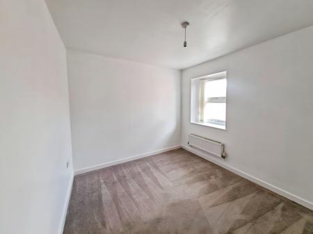 2 bedroom Flat to let in High Street, Neston, Wirral CH64 (2nd Floor)