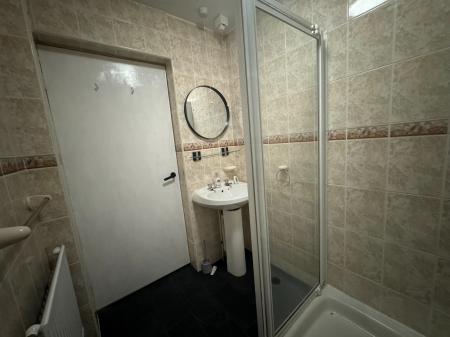 2 bedroom Apartment to let in Shrewsbury Road, Oxton, Wirral, CH43