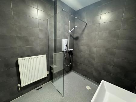 2 bedroom Apartment to let in Shrewsbury Road, Oxton, Wirral, CH43