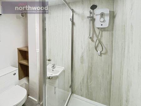 1 bedroom Flat to let in The Dell, Rock Ferry, Wirral, CH42