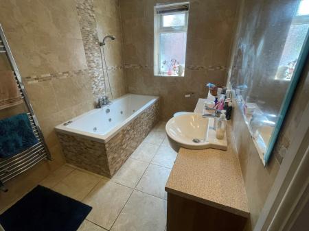 4 bedroom Detached house to let in Shrewsbury Road, Oxton, Wirral, CH43