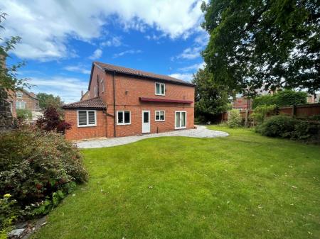 4 bedroom Detached house to let in Shrewsbury Road, Oxton, Wirral, CH43