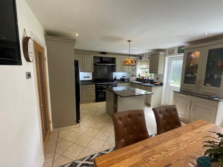 4 bedroom Detached house to let in Shrewsbury Road, Oxton, Wirral, CH43
