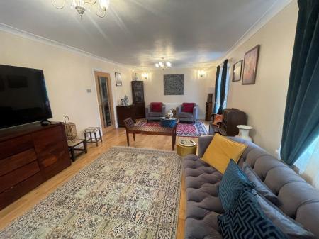 4 bedroom Detached house to let in Shrewsbury Road, Oxton, Wirral, CH43