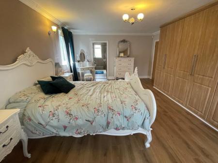 4 bedroom Detached house to let in Shrewsbury Road, Oxton, Wirral, CH43