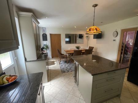 4 bedroom Detached house to let in Shrewsbury Road, Oxton, Wirral, CH43