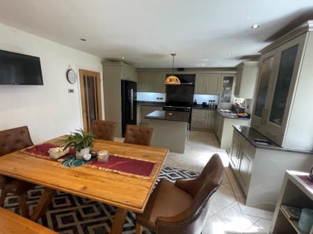 4 bedroom Detached house to let in Shrewsbury Road, Oxton, Wirral, CH43