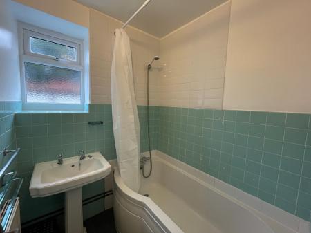 1 bedroom Flat to let in Mount Court, Heswall, Wirral, CH60