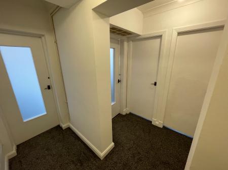 1 bedroom Flat to let in Mount Court, Heswall, Wirral, CH60