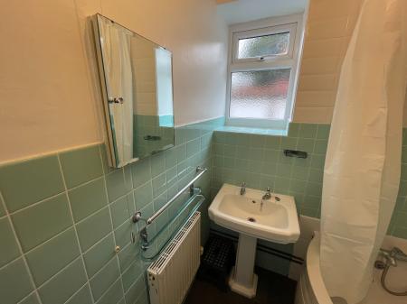 1 bedroom Flat to let in Mount Court, Heswall, Wirral, CH60