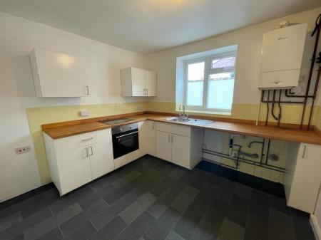 1 bedroom Flat to let in Mount Court, Heswall, Wirral, CH60