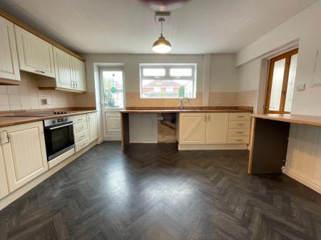 3 bedroom Semi-detached house to let in Parklands, Little Sutton, CH66