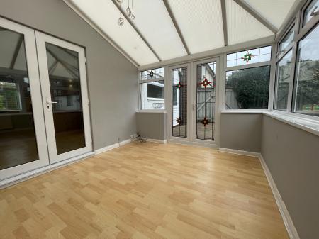 3 bedroom Semi-detached house to let in Parklands, Little Sutton, CH66