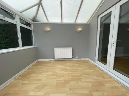 3 bedroom Semi-detached house to let in Parklands, Little Sutton, CH66