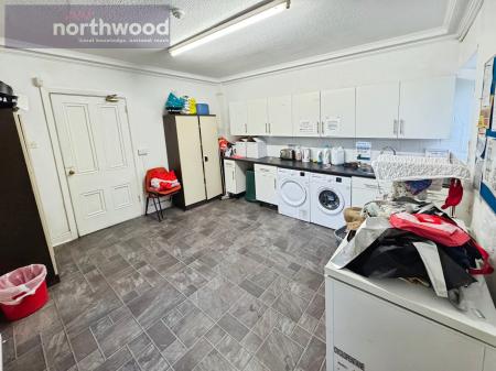 4 bedroom Detached house for sale in Parkfield Avenue, Birkenhead, CH41