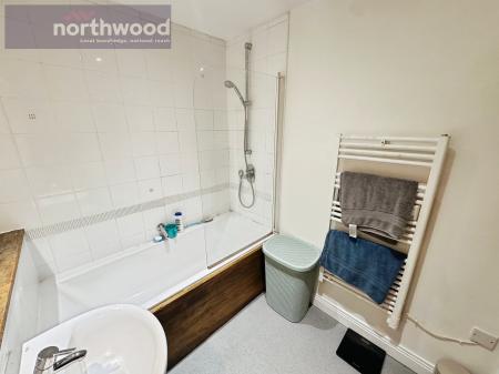 2 bedroom Flat for sale in Tapestry Gardens, Birkenhead, CH41