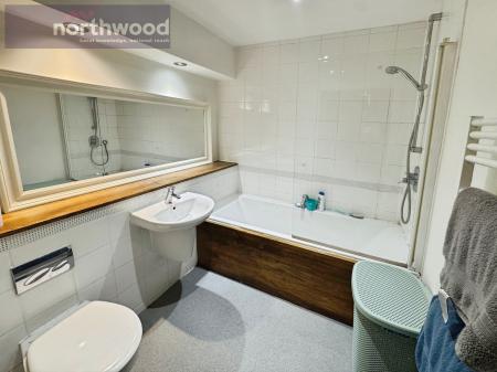 2 bedroom Flat for sale in Tapestry Gardens, Birkenhead, CH41