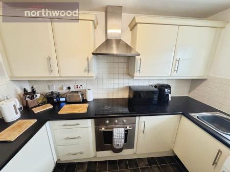2 bedroom Flat for sale in Tapestry Gardens, Birkenhead, CH41